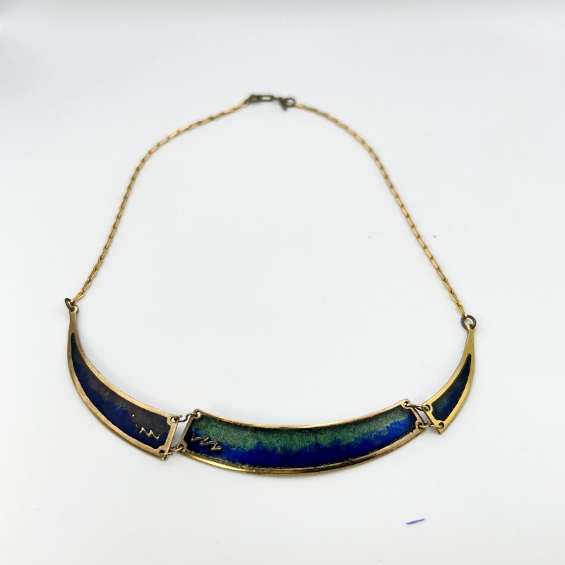 Collar esmaltado en tonos azul y verde